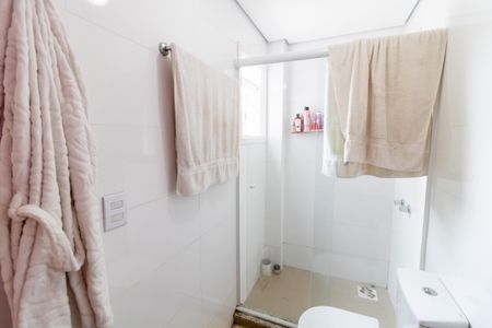 Banheiro da Suíte de casa de condomínio à venda com 4 quartos, 240m² em Vila Nova, Porto Alegre