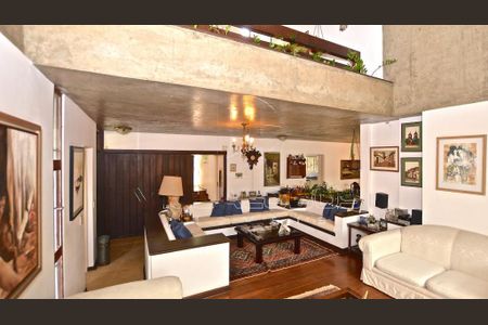 Casa à venda com 3 quartos, 521m² em Sumaré, São Paulo