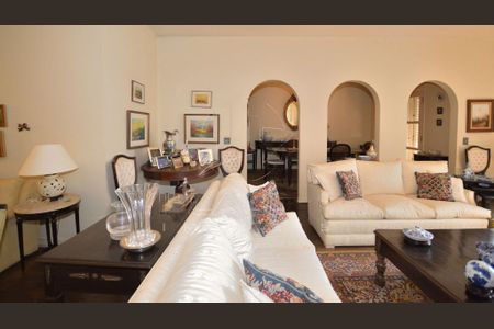 Casa à venda com 4 quartos, 261m² em Alto de Pinheiros, São Paulo