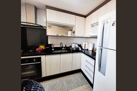 Cozinha de apartamento à venda com 2 quartos, 54m² em Bandeiras, Osasco