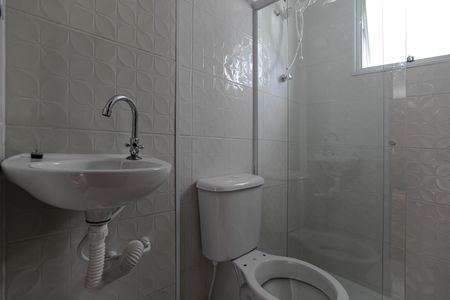 Banheiro de apartamento para alugar com 2 quartos, 51m² em Jardim Marica, Mogi das Cruzes