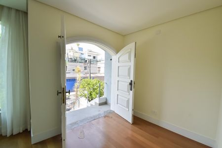 Sala de casa para alugar com 5 quartos, 330m² em Jardim da Gloria, São Paulo