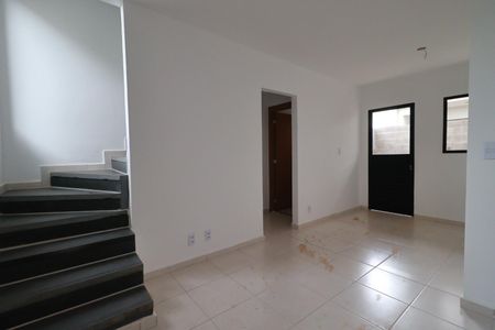 Sala de casa de condomínio para alugar com 2 quartos, 55m² em Parque Residencial Candido Portinari, Ribeirão Preto