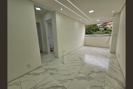 Sala de apartamento à venda com 2 quartos, 37m² em Jardim São Luís, São Paulo