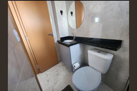 Banheiro Social de kitnet/studio para alugar com 1 quarto, 23m² em Jardim Botânico, Curitiba