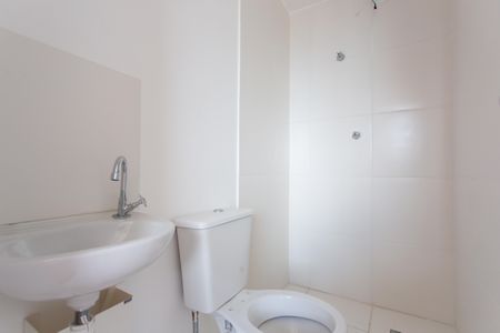 Banheiro de kitnet/studio para alugar com 1 quarto, 17m² em Itaquera, São Paulo