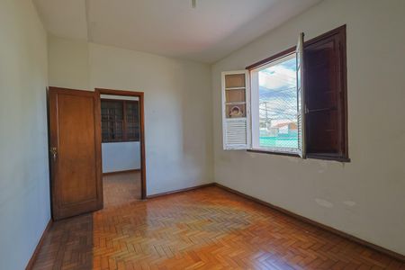 Quarto 2 de casa à venda com 5 quartos, 1350m² em Pompéia, Belo Horizonte