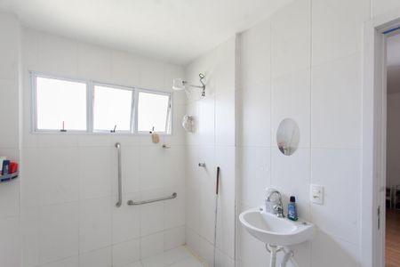 Banheiro de apartamento à venda com 1 quarto, 60m² em Frei Leopoldo, Belo Horizonte