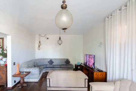 Sala de casa para alugar com 4 quartos, 239m² em Glória, Belo Horizonte