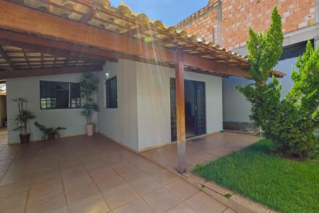 Frente de casa à venda com 3 quartos, 220m² em Jardim Laguna, Contagem