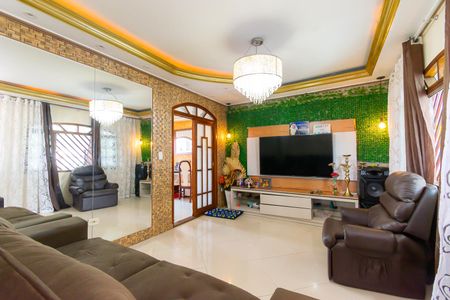 Sala de casa para alugar com 4 quartos, 220m² em Parque Santa Madalena, São Paulo