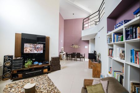 Sala de casa de condomínio para alugar com 3 quartos, 300m² em Loteamento Industrial, Taubaté