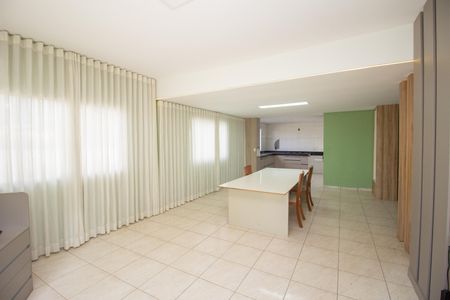 Sala de casa à venda com 2 quartos, 380m² em Industrial São Luiz, Contagem