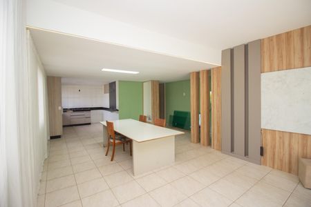 Sala de casa à venda com 2 quartos, 380m² em Industrial São Luiz, Contagem