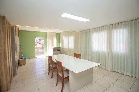 Sala de casa à venda com 2 quartos, 380m² em Industrial São Luiz, Contagem