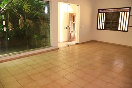 Sala 1 de casa para alugar com 8 quartos, 782m² em Caminho das Árvores, Salvador