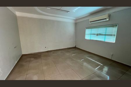 Sala de casa para alugar com 4 quartos, 215m² em Alto Umuarama, Uberlândia