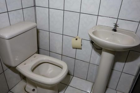 Banheiro de casa para alugar com 1 quarto, 42m² em Vila Menck, Osasco