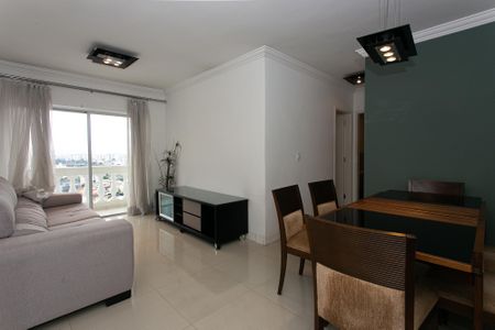 Sala de apartamento para alugar com 2 quartos, 74m² em Parque Savoy City, São Paulo