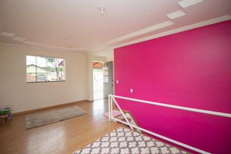Sala 2 de casa à venda com 3 quartos, 360m² em Alvorada, Contagem