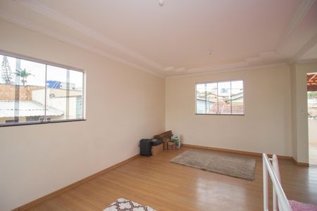 Sala 2 de casa à venda com 3 quartos, 360m² em Alvorada, Contagem