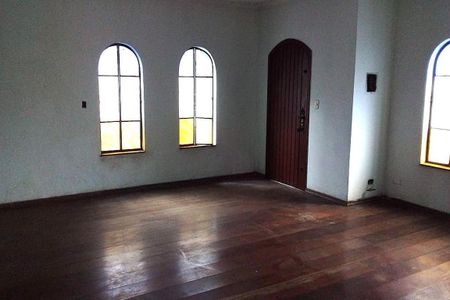 Casa à venda com 4 quartos, 250m² em Jardim Santa Maria, São Paulo