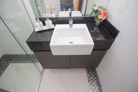 Banheiro da Suíte de apartamento à venda com 3 quartos, 165m² em Olinda, Contagem