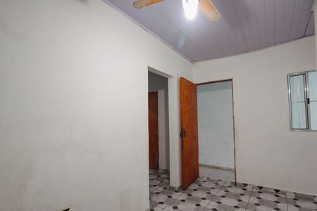 Sala de casa à venda com 2 quartos, 400m² em Parque Industrial das Oliveiras, Taboão da Serra