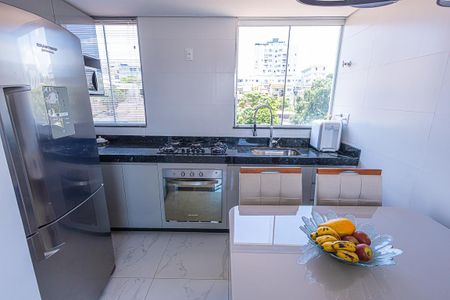 cozinha de apartamento à venda com 2 quartos, 87m² em Santa Monica, Belo Horizonte
