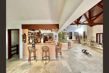 Casa para alugar com 5 quartos, 923m² em Vila Santo Antônio, Cotia