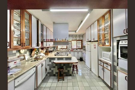 Casa para alugar com 5 quartos, 923m² em Vila Santo Antônio, Cotia