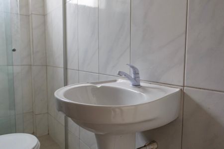 Banheiro de kitnet/studio para alugar com 1 quarto, 60m² em Camaquã, Porto Alegre