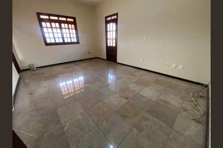 Sala de casa para alugar com 4 quartos, 152m² em Tirol, Contagem