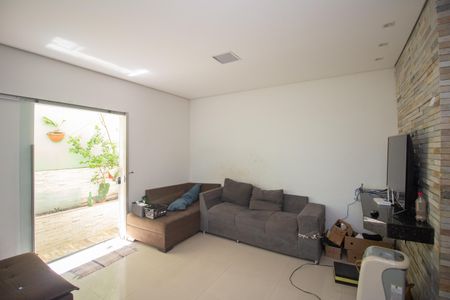 Sala de casa à venda com 5 quartos, 592m² em Sapucaias Iii, Contagem