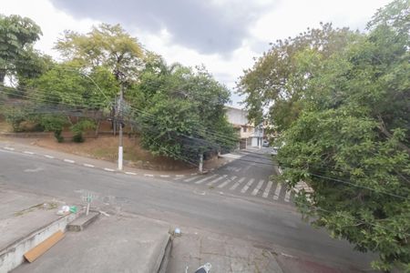 Vista Sala (Casa 1) de casa para alugar com 6 quartos, 400m² em Quitaúna, Osasco