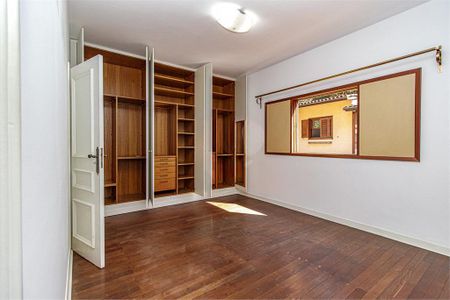 Casa à venda com 4 quartos, 273m² em Jardim Marajoara, São Paulo