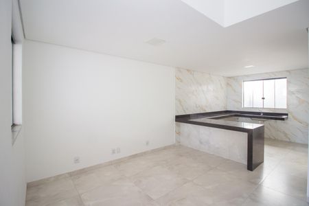 Sala de casa à venda com 3 quartos, 120m² em Cabral, Contagem