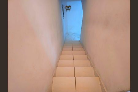 Escada acesso aos Quartos de casa à venda com 2 quartos, 87m² em Jardim Terezopolis, Guarulhos