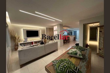 Casa à venda com 4 quartos, 269m² em Gardênia Azul, Rio de Janeiro