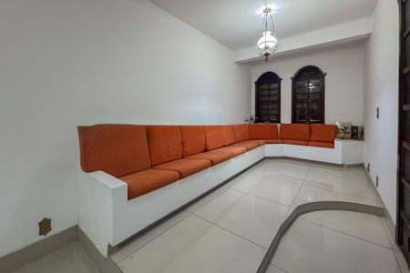 Casa à venda com 3 quartos, 240m² em Pindorama, Belo Horizonte