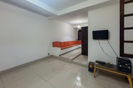 Casa à venda com 3 quartos, 240m² em Pindorama, Belo Horizonte