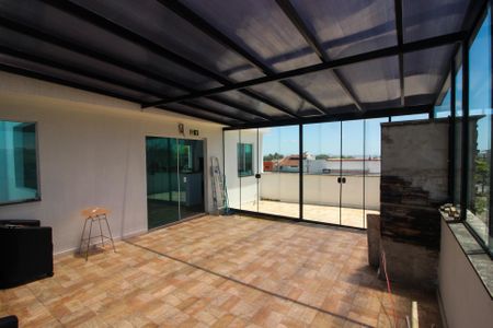 Sala 2 de casa para alugar com 3 quartos, 190m² em Guarujá, Porto Alegre