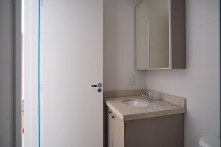 Banheiro Social de kitnet/studio para alugar com 1 quarto, 29m² em Independência, Porto Alegre