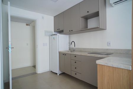 Banheiro Social de kitnet/studio para alugar com 1 quarto, 29m² em Independência, Porto Alegre