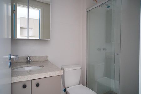 Banheiro Social de kitnet/studio para alugar com 1 quarto, 29m² em Independência, Porto Alegre