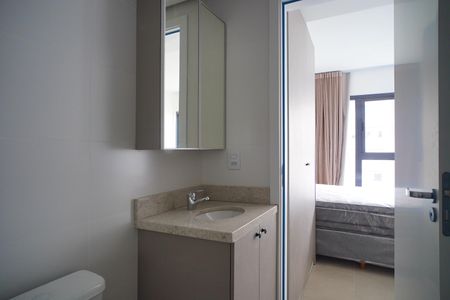 Banheiro de kitnet/studio para alugar com 1 quarto, 24m² em Independência, Porto Alegre