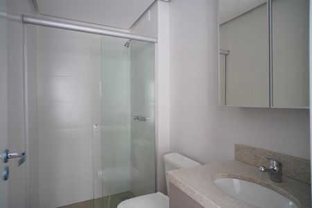 Banheiro de kitnet/studio para alugar com 1 quarto, 24m² em Independência, Porto Alegre