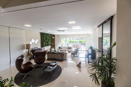 Sala de casa de condomínio à venda com 4 quartos, 485m² em Tamboré, Santana de Parnaíba