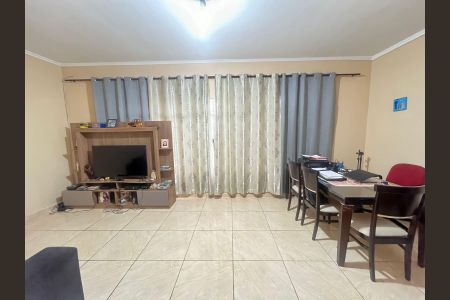 Casa à venda com 3 quartos, 220m² em Vila Vitória, Santo André