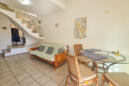 Sala de apartamento para alugar com 2 quartos, 68m² em Jardim Las Palmas, Guarujá